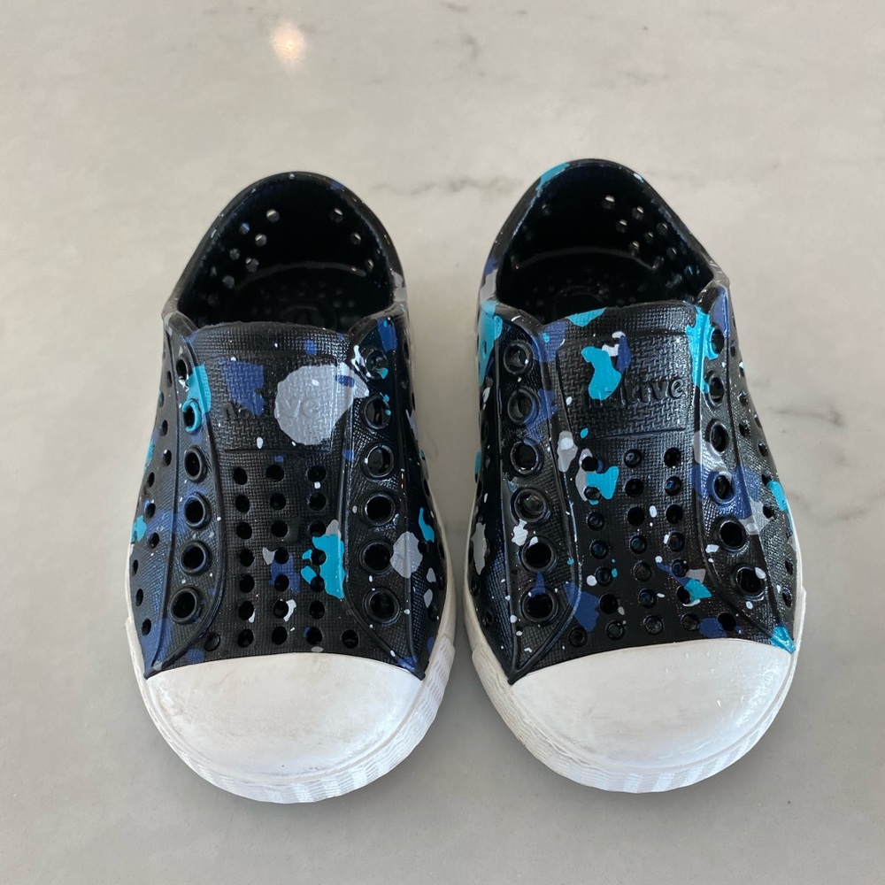 Native shoes- size 4 - EUC- used twice